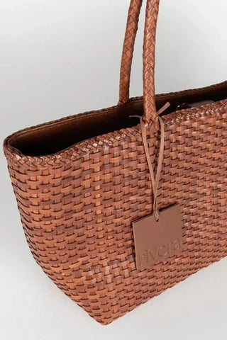 Classic-style bag for women’s outfits