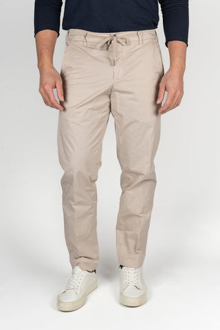 Pantalón My Myths beige con cintura elástica y cordón