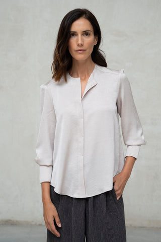 Blusa Fermo nude amarrotada