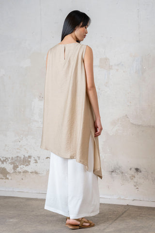 TOP LARGO ASIMÉTRICO BEIGE