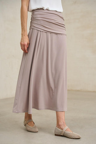 Saia Kaia às bolinhas