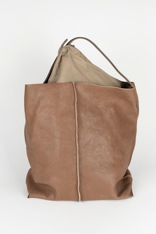 Bolsa Arelis cor taupe
